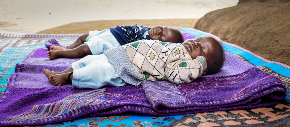 Beautiful Knitted Blankets Keep Hundreds of Babies Warm During South Sudan’s Cold Season