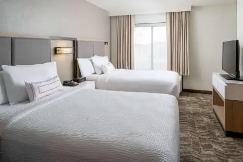 Sonesta Select Hotel, interior of two queen size bed room