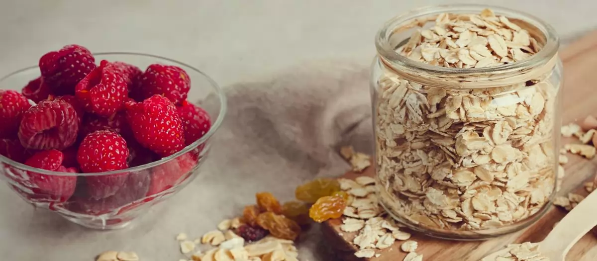 Elevate Your Morning Oatmeal with Fresh Fruits and Nutty Delights